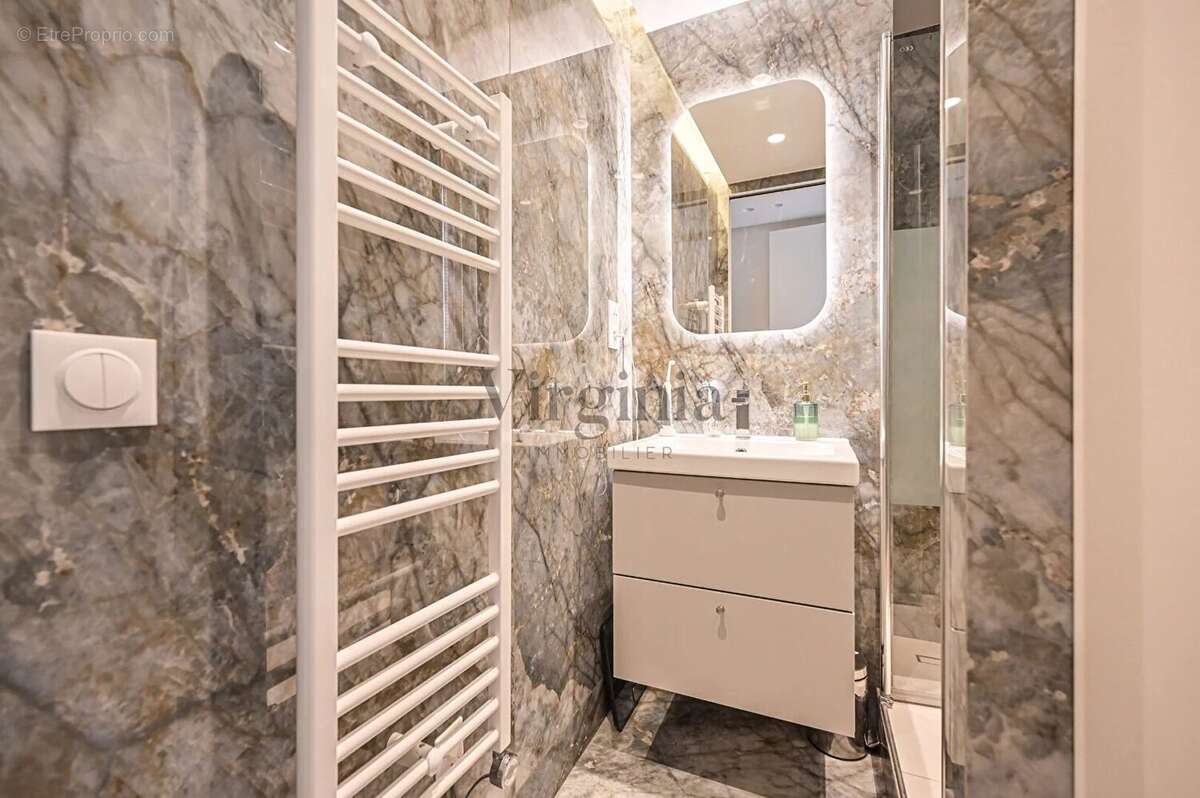 Appartement à CHARENTON-LE-PONT