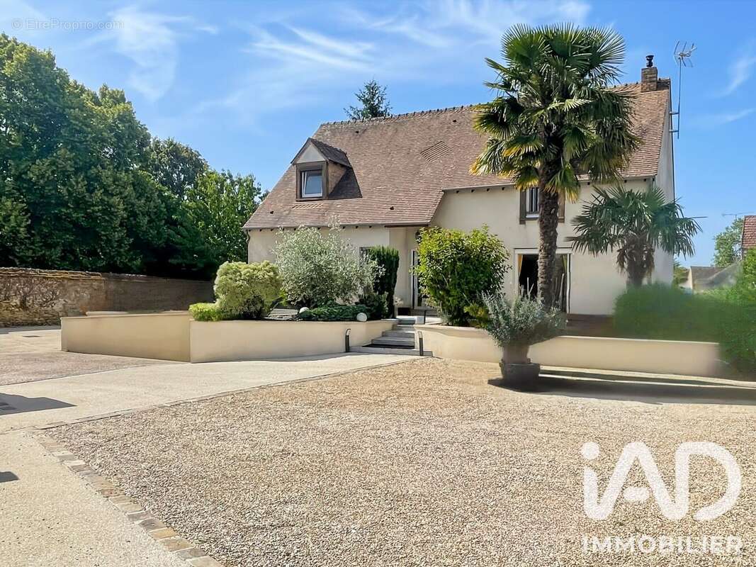 Maison 170 m² à Saint-Sauveur-Sur-Ecole  - photo 3