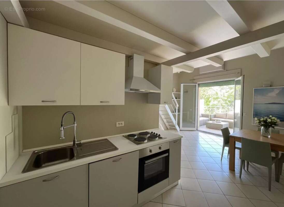 Appartement à EZE