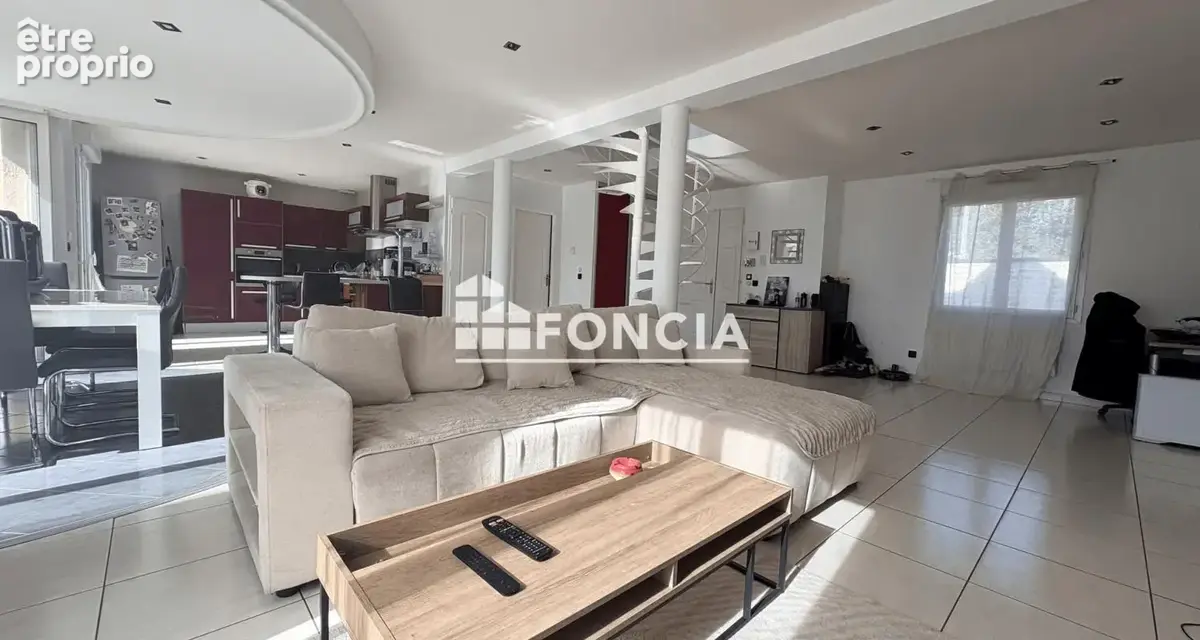 Maison familiale récente de 6 pièces principales - photo 1