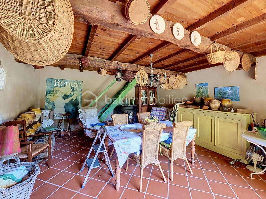 Du cachet et du charme pour cette confortable maison de 181m2. sur 1.1 hectare de terrain - photo 23