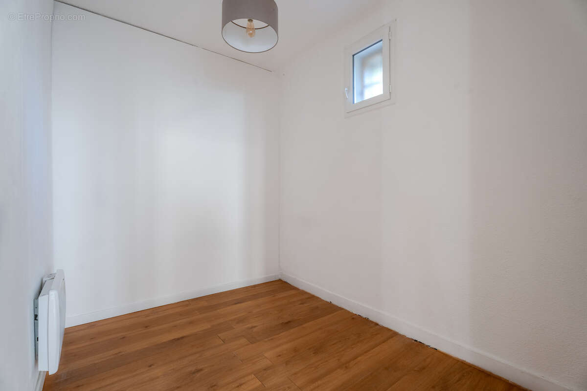 Appartement à MARSEILLE-4E