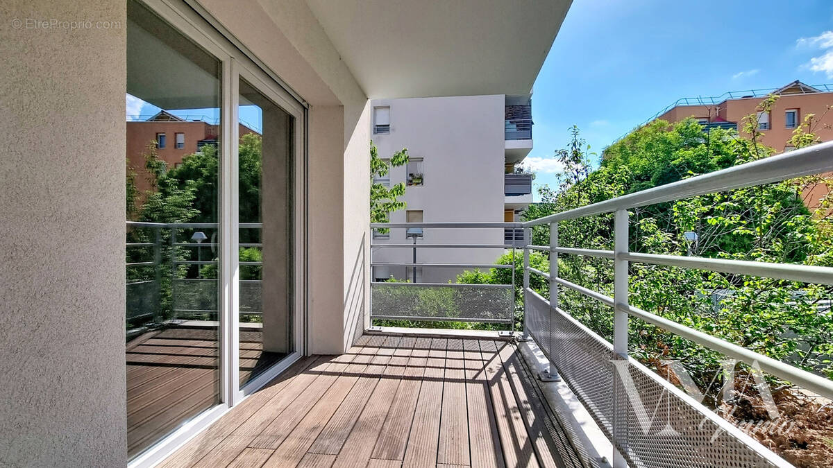 Appartement à PIERRE-BENITE
