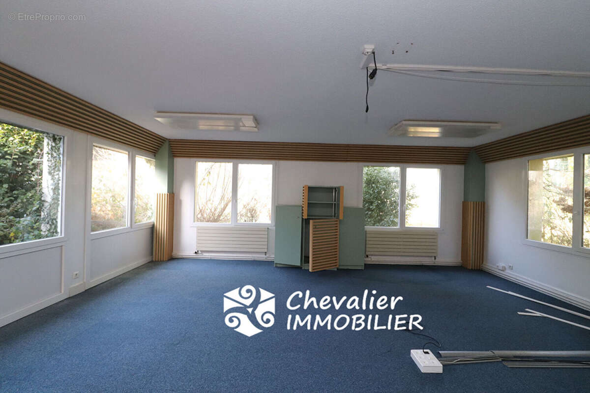 Commerce à SAINT-NOLFF