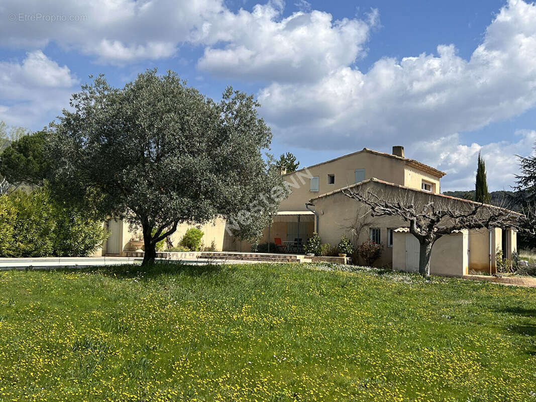 Lourmarin - Maison  5 pièce(s), 180m2, 4 belles chambres, garage-,piscine - photo 3
