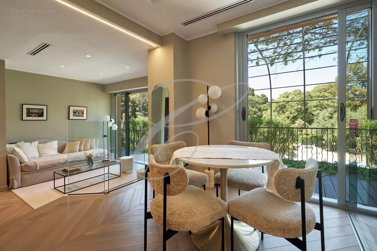 Appartement à ROQUEBRUNE-CAP-MARTIN