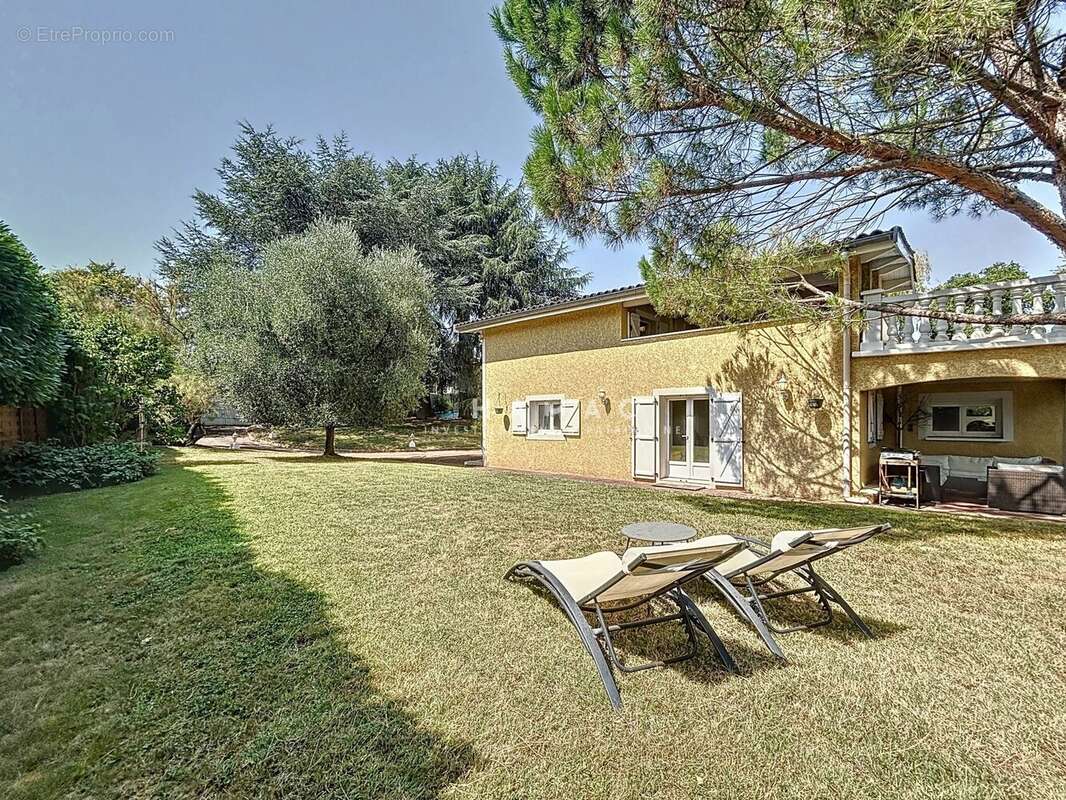 Maison à LA TOUR-DE-SALVAGNY