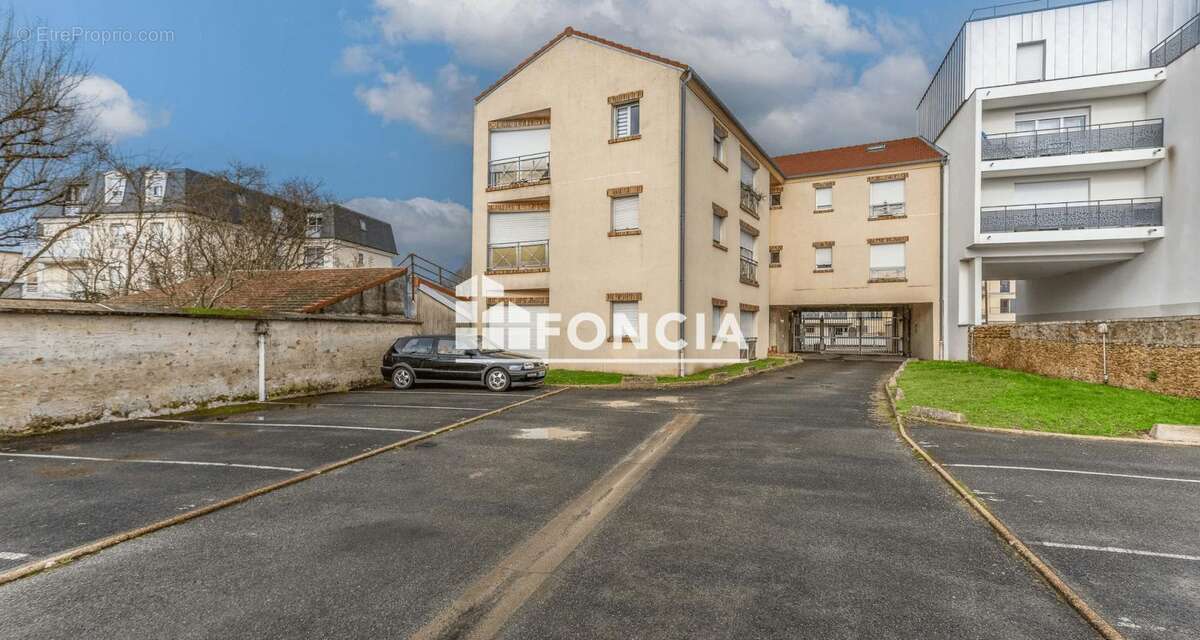 Appartement à SAINTE-GENEVIEVE-DES-BOIS