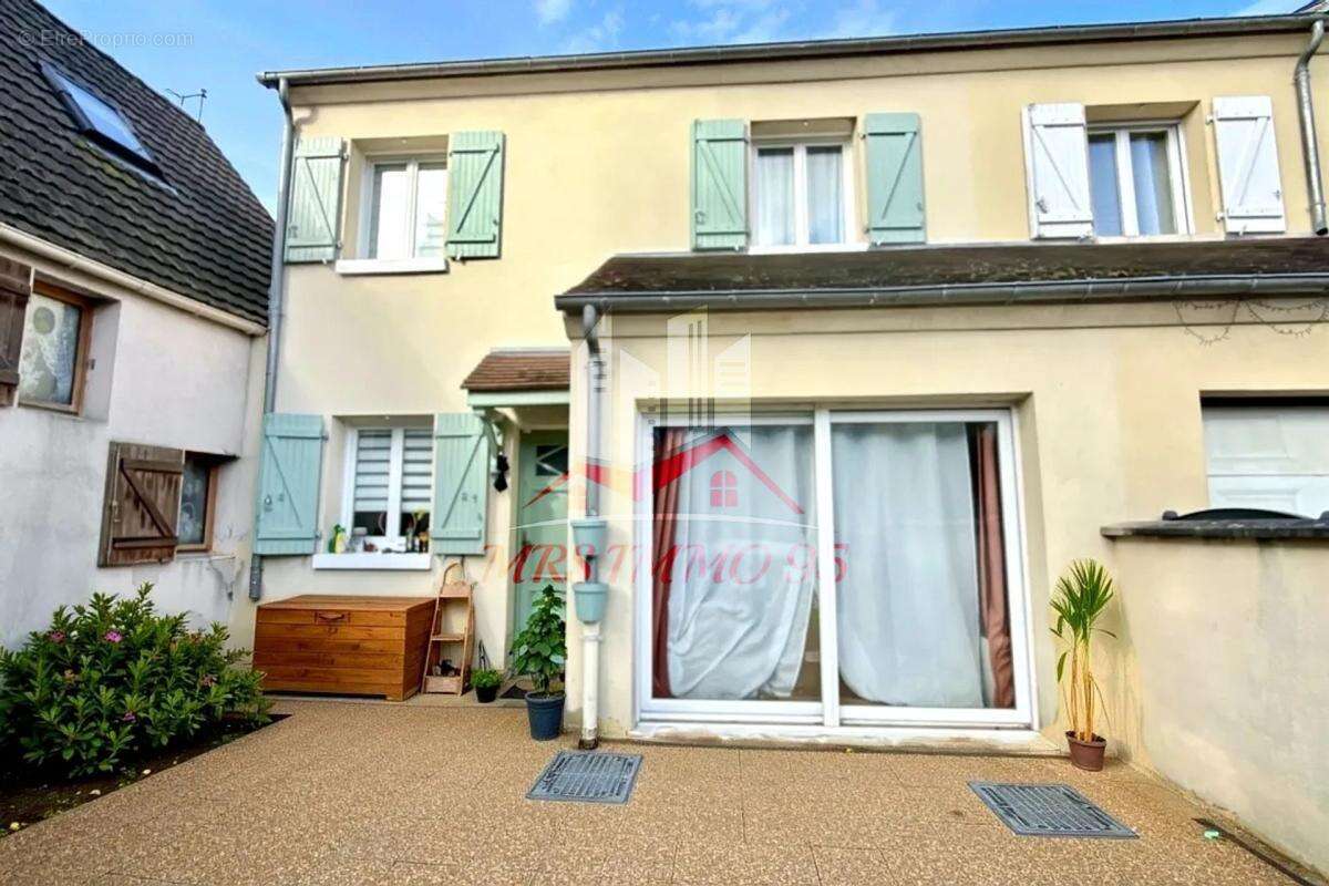 Maison à CHAUMONTEL