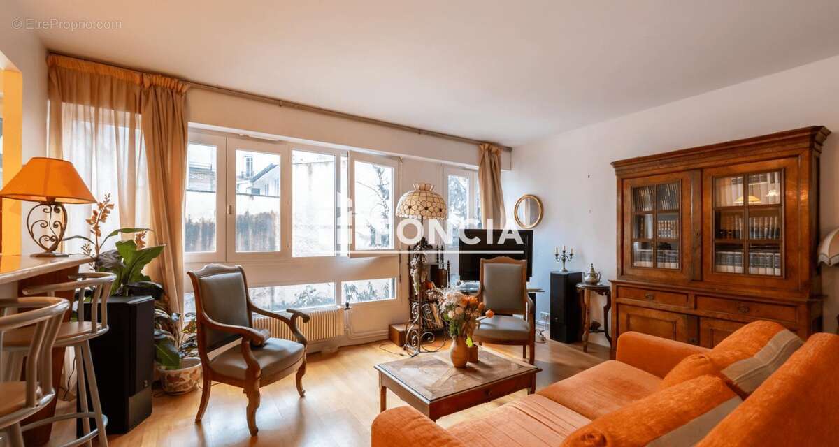 Appartement à PARIS-17E