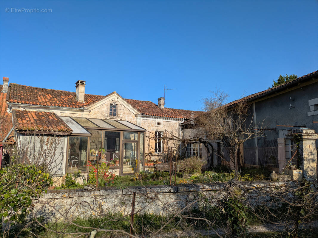 Maison à PAUSSAC-ET-SAINT-VIVIEN