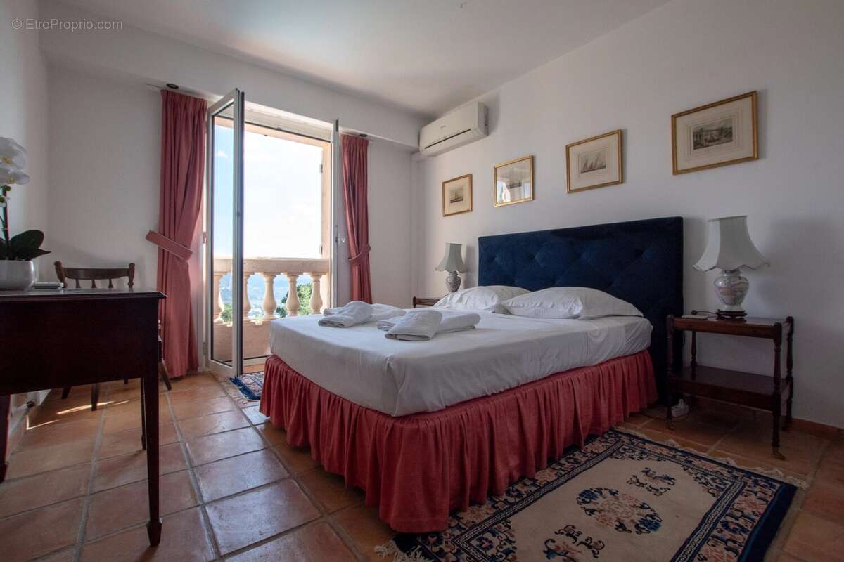 Maison à MANDELIEU-LA-NAPOULE