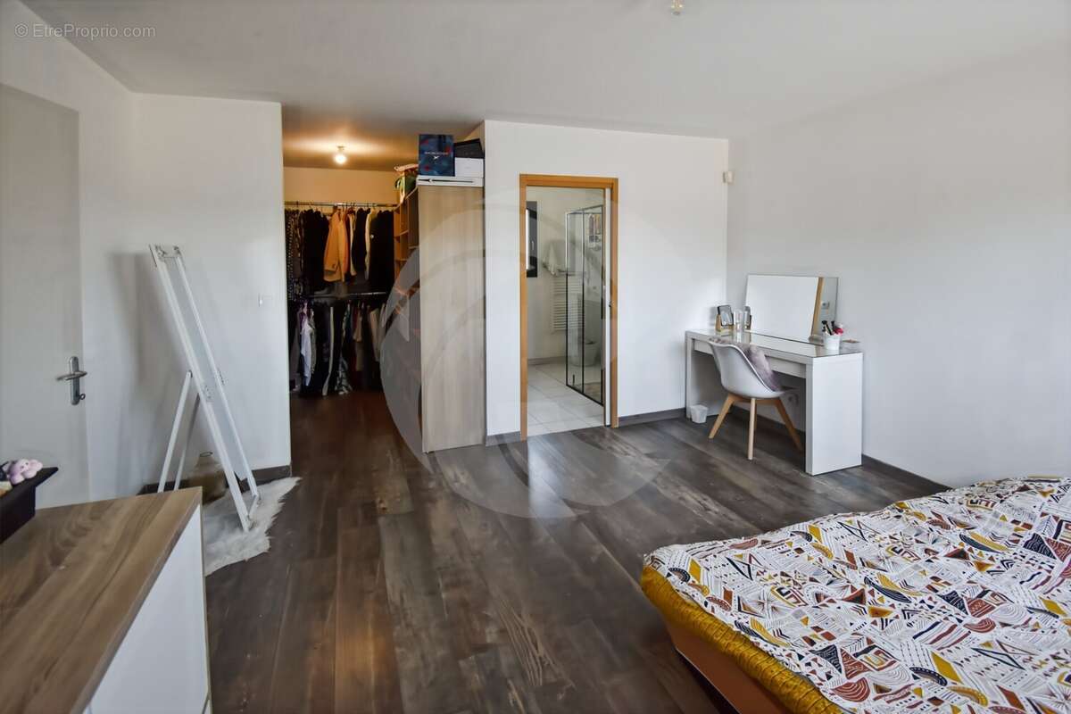 Maison à NEGREPELISSE