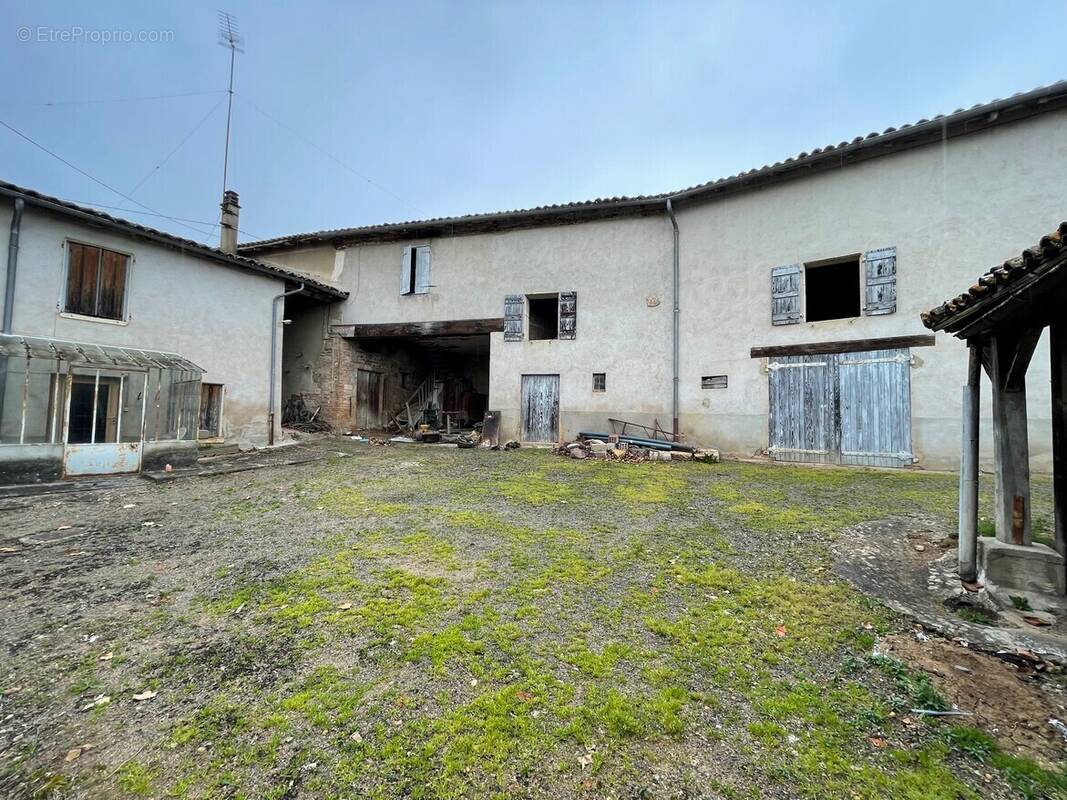 Maison à SAINT-ETIENNE-DES-OULLIERES