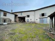 Maison à SAINT-ETIENNE-DES-OULLIERES