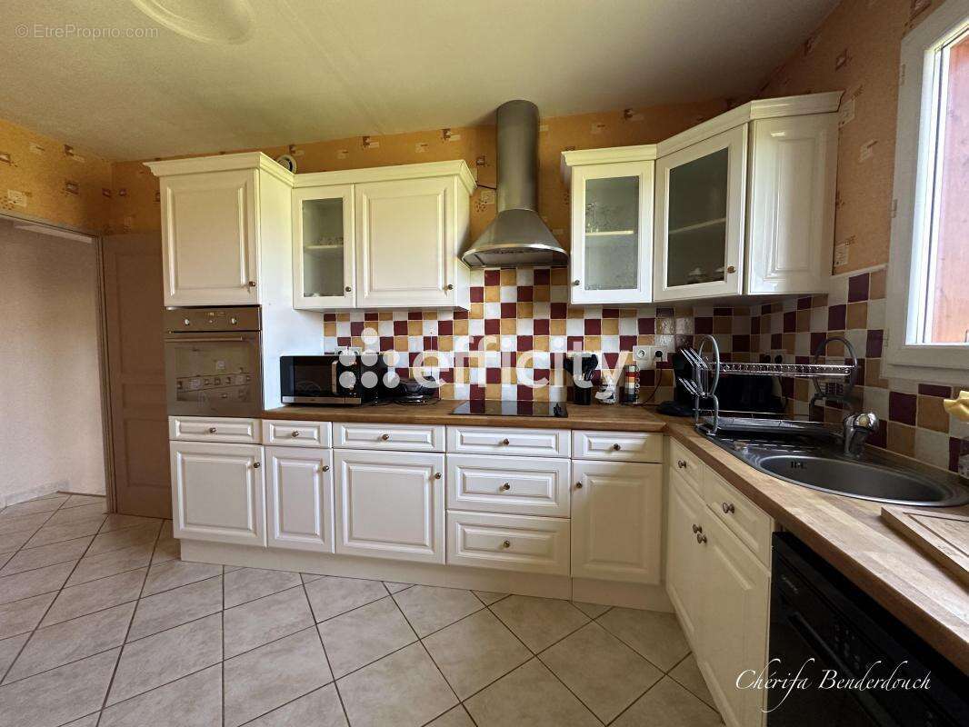 Maison à SAINT-SEURIN-DE-PRATS