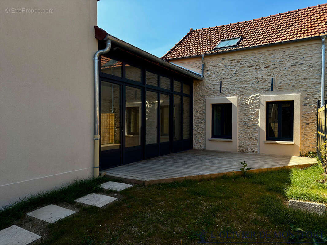 Maison de ville d'exception - 4 pièces, 112 m² au sol, calme et lumineux - photo 2