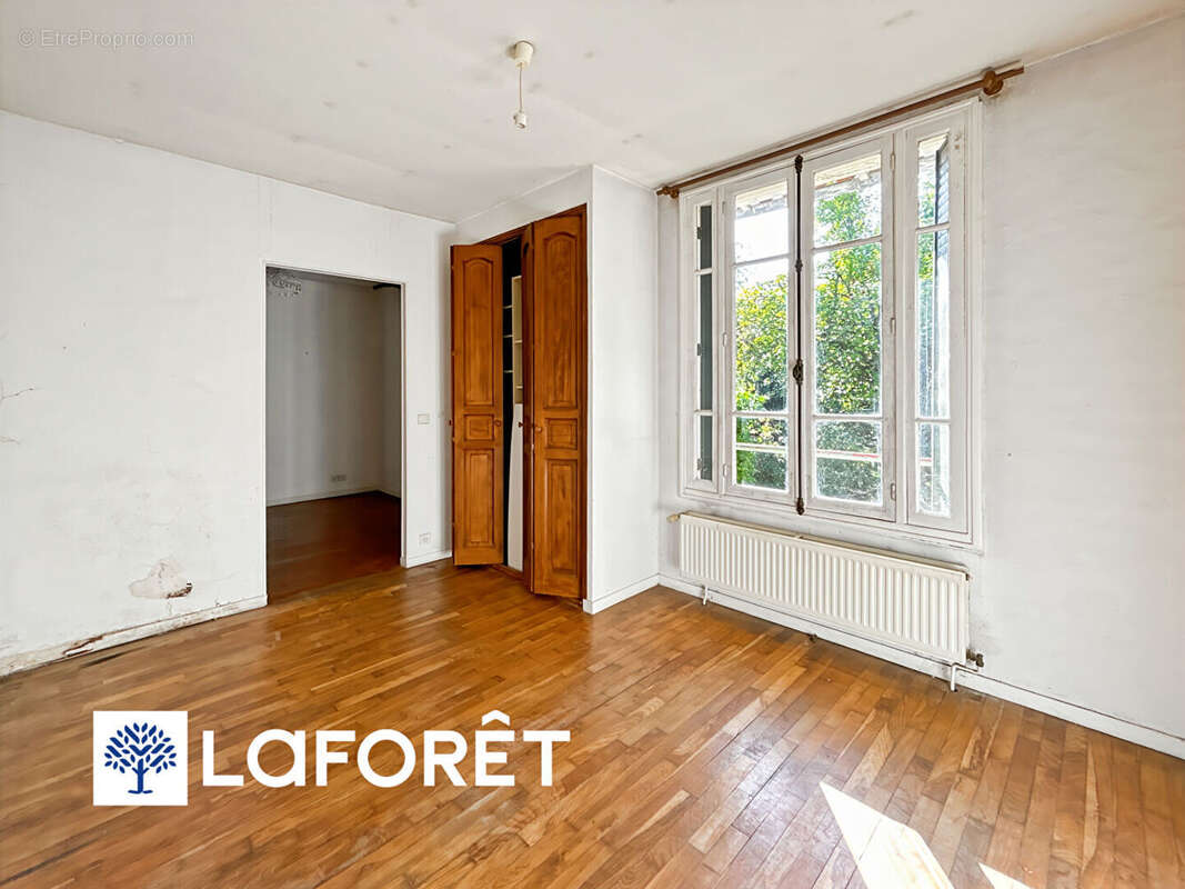 Maison à SAINTE-GENEVIEVE-DES-BOIS