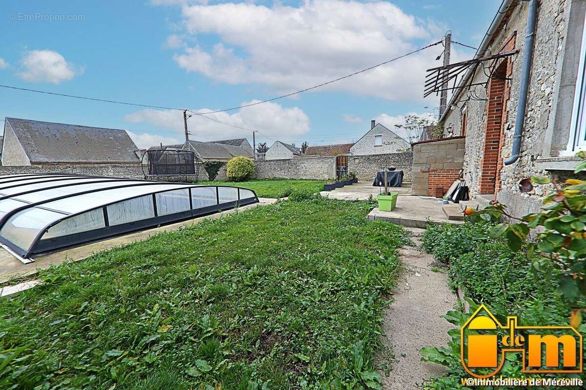 Maison à MEREVILLE