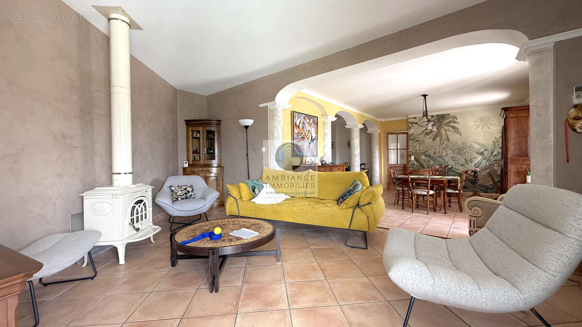 Maison à ETOILE-SUR-RHONE