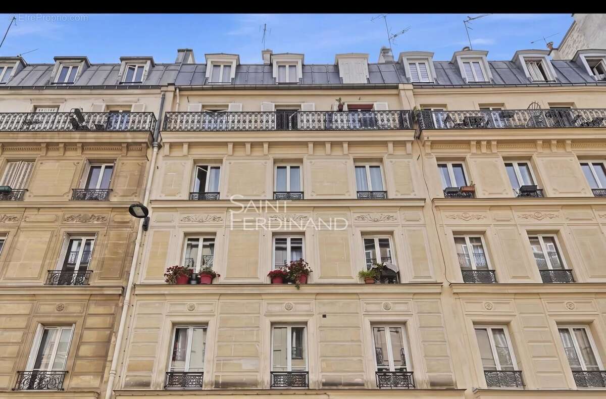 Appartement à PARIS-17E