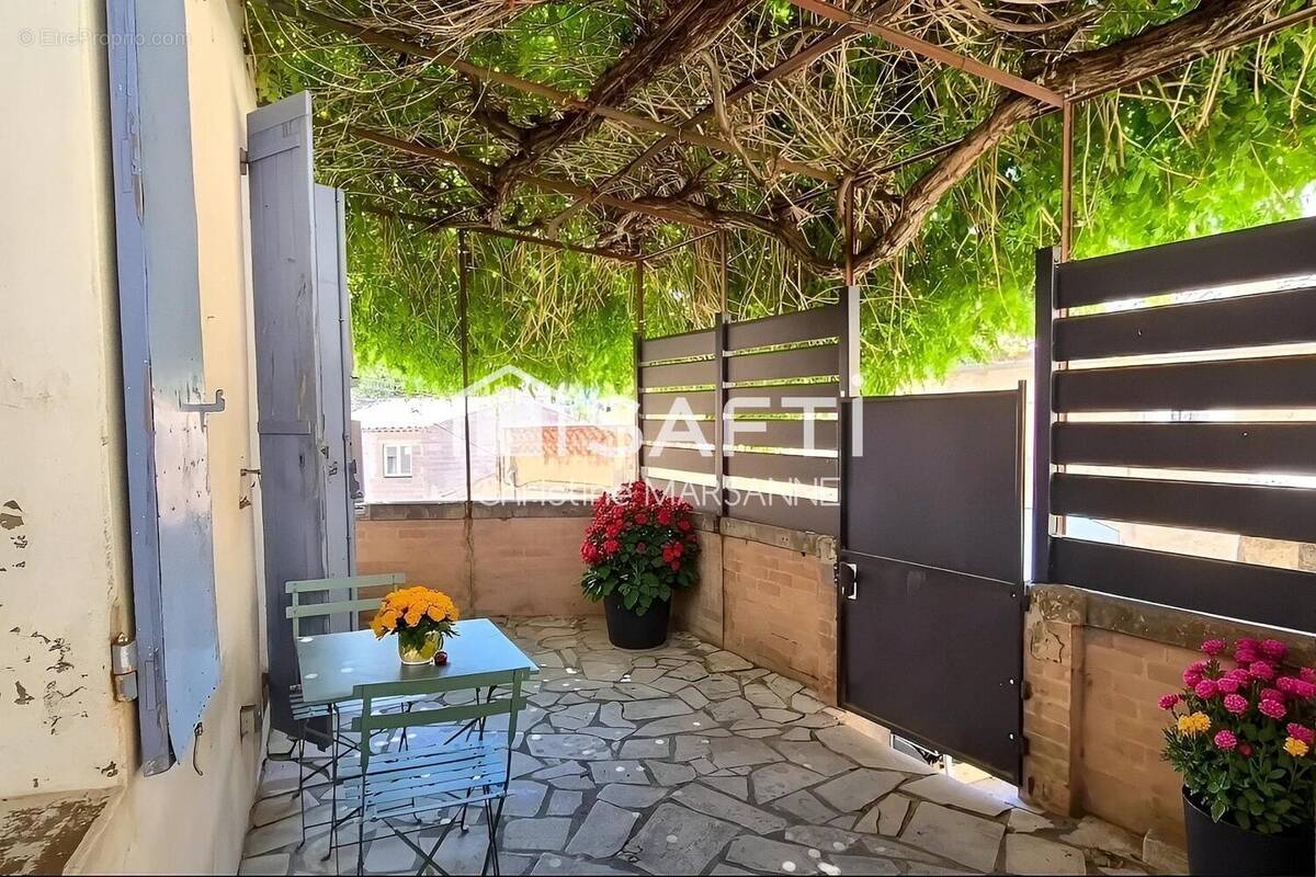 Photo 1 - Appartement à LA MOTTE-D'AIGUES