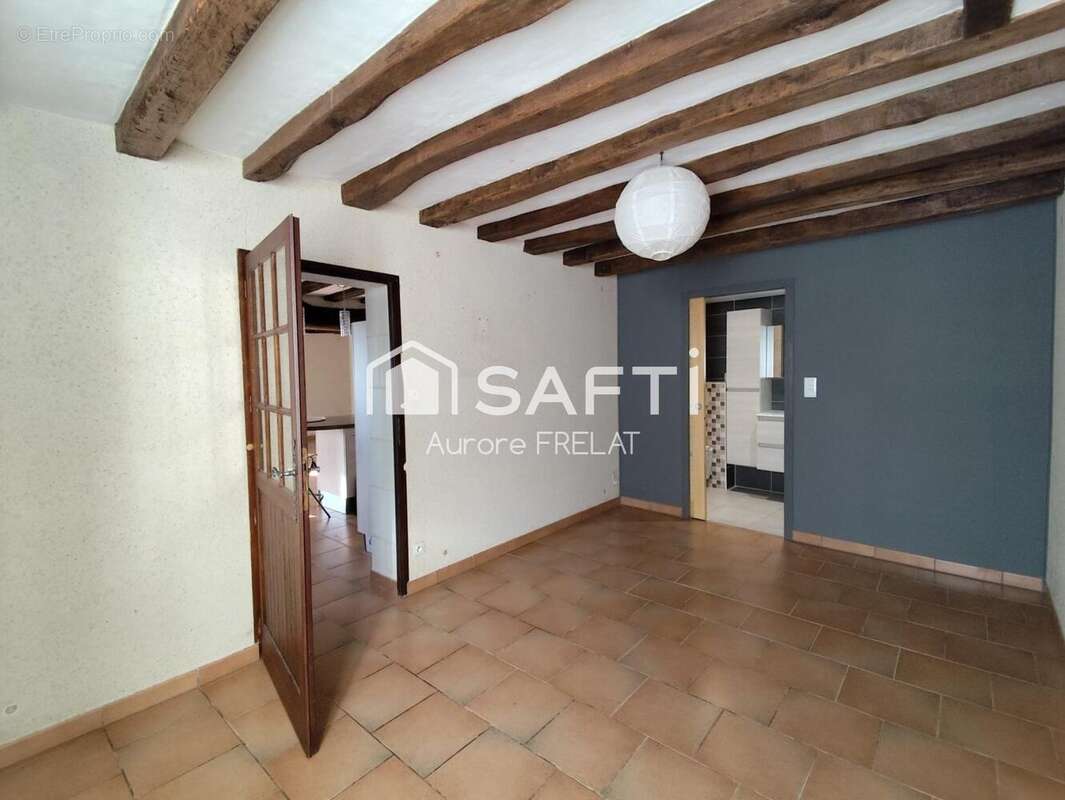 Maison 180 m² à Sainte-Catherine-De-Fierbois  - photo 6