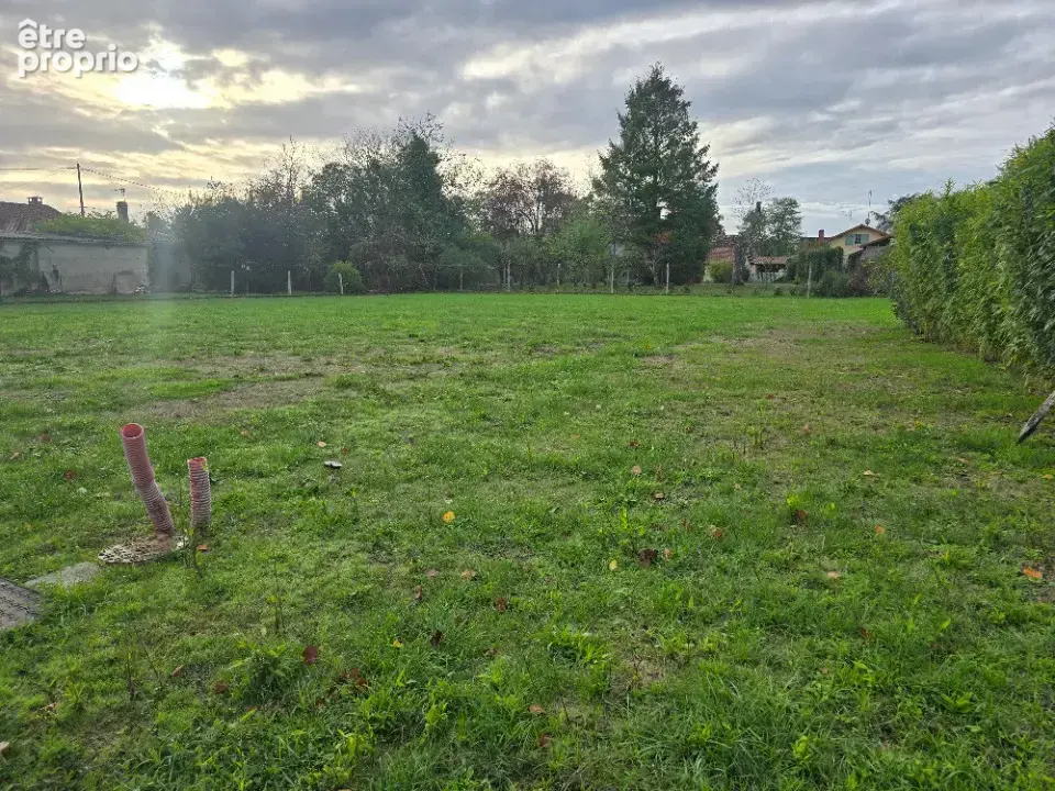 Terrain 1 500 m² à vendre à Le Fleix (24130) - photo 1
