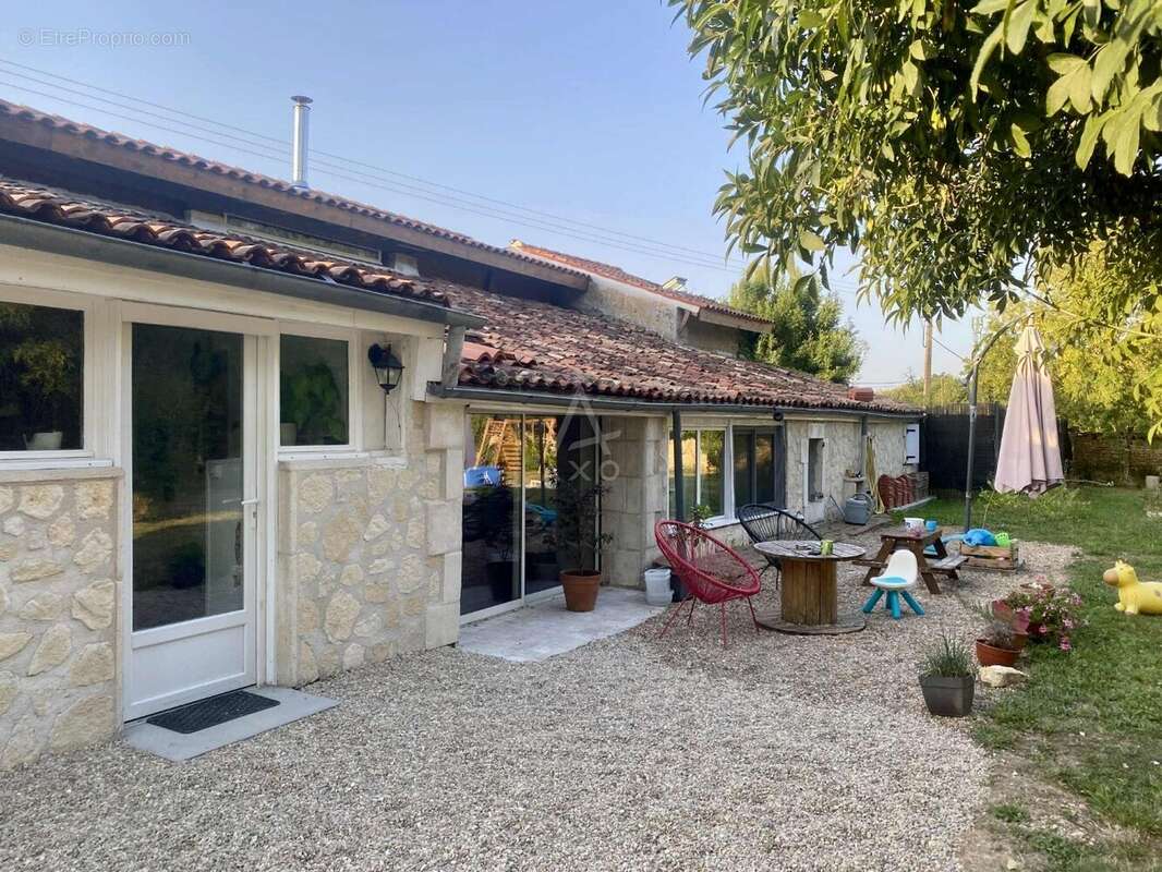 Maison à BRIZAMBOURG