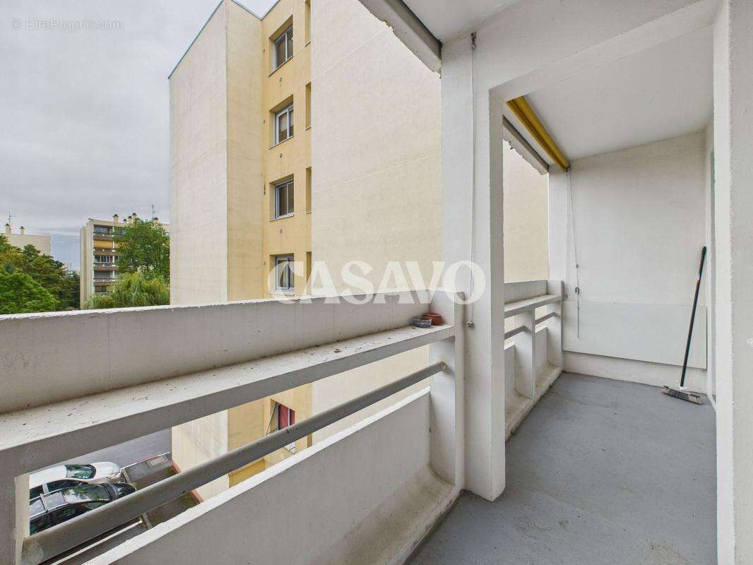 Appartement à DECINES-CHARPIEU