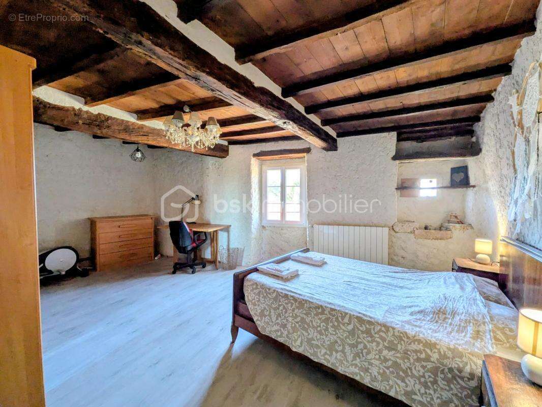 Maison de caractère de 1860 rénovée, DPE A, patio intime et charme unique - photo 11
