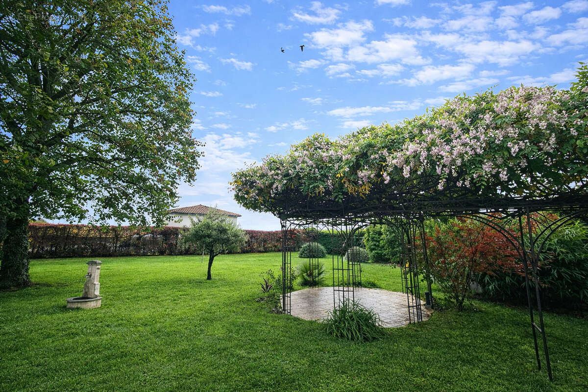 Maison à ROUSSILLON