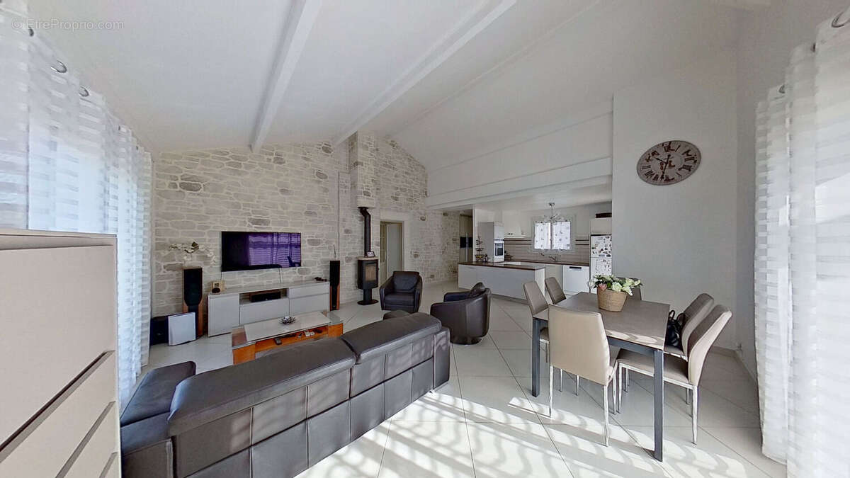 Maison à VAUGNERAY