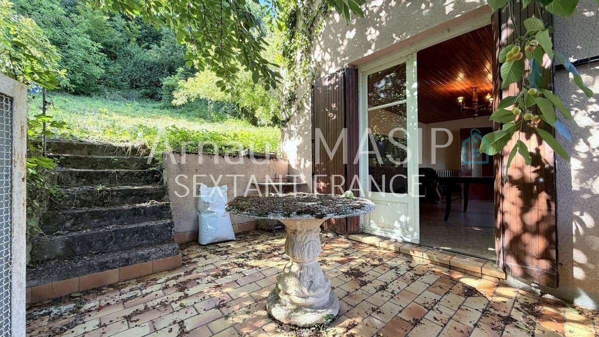 Maison de hameau 4f a renover, 3-ch, jardin, terrasse, grange attenante - photo 3