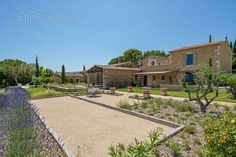 Maison à GORDES