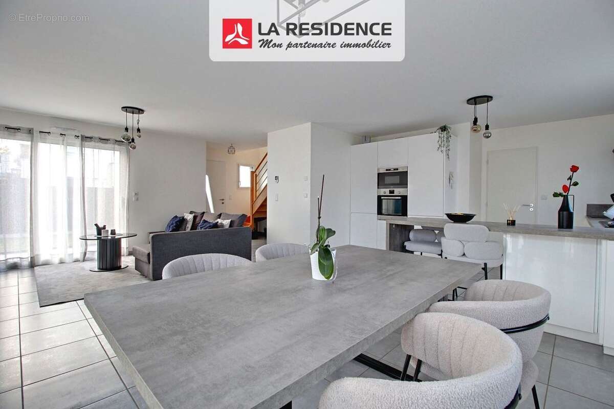 Maison à SAINT-ETIENNE-DU-ROUVRAY