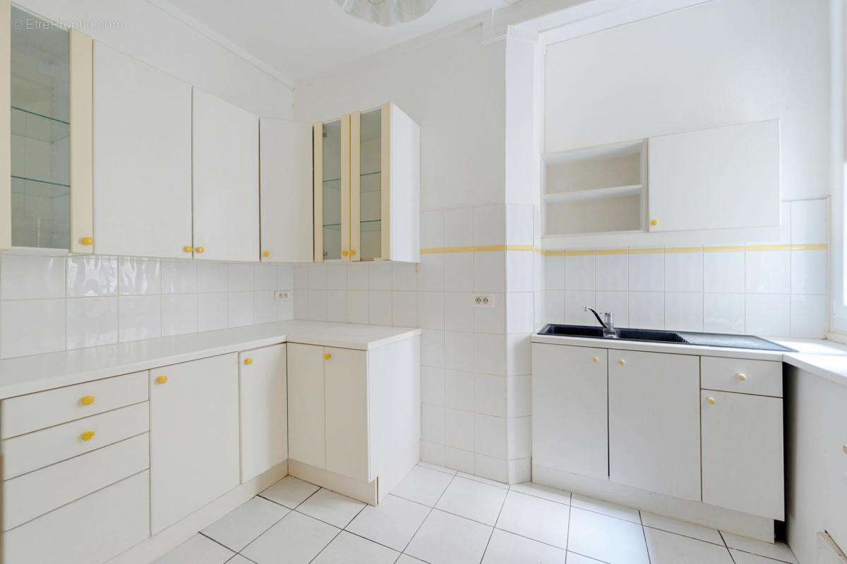 Appartement à PARIS-17E