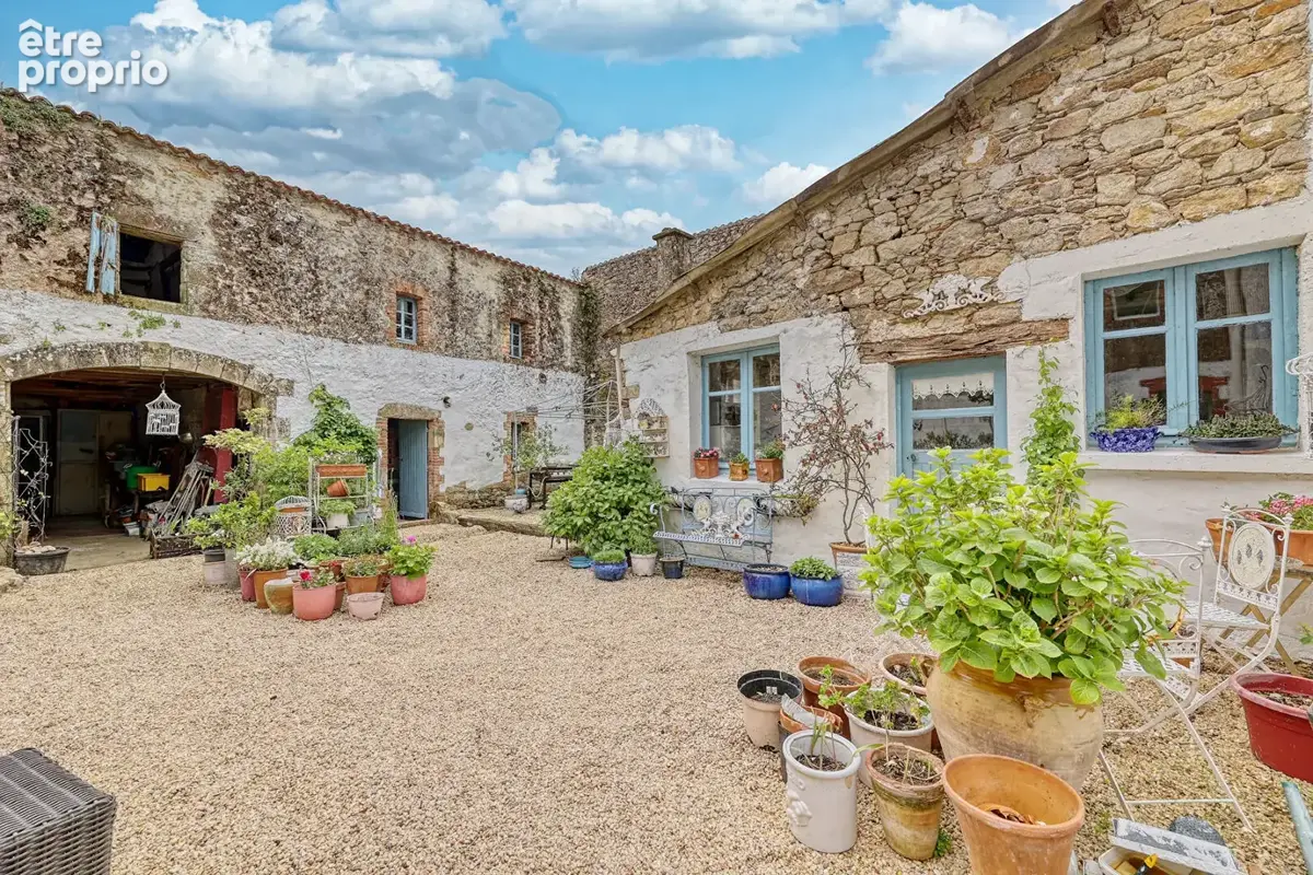 Photo Maison à Saint-Etienne-Du-Bois au prix de 174 000€