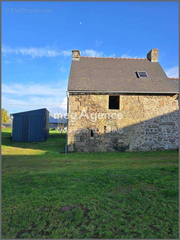 Ancienne bâtisse en pierre à rénover – Grand terrain – Beau potentiel - photo 15