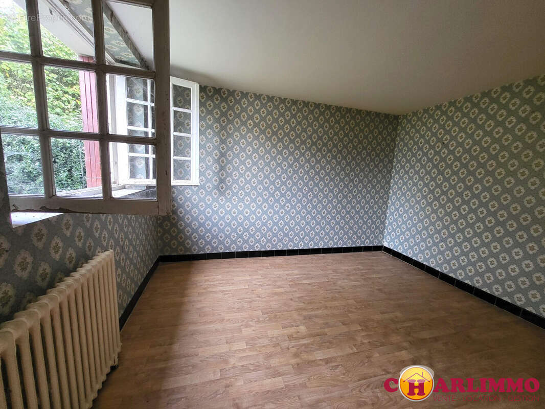 Maison à SAINT-JUNIEN