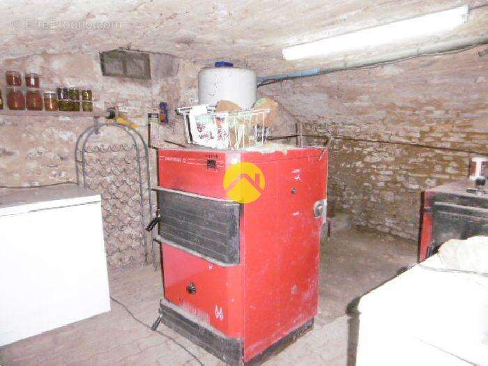 Maison à SAINT-HILAIRE-SUR-BENAIZE