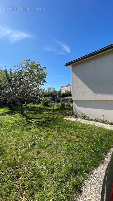 Maison à LA CHAPELLE-SAINT-LUC