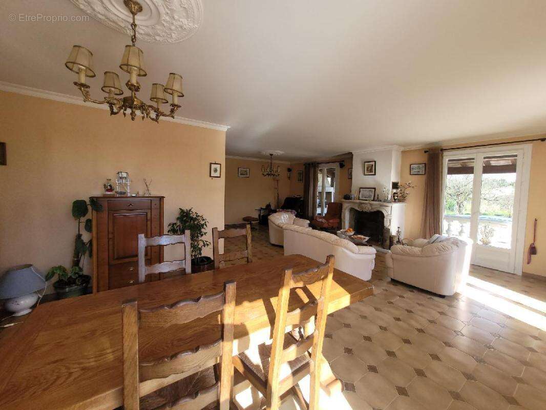 Maison à LA VERGNE