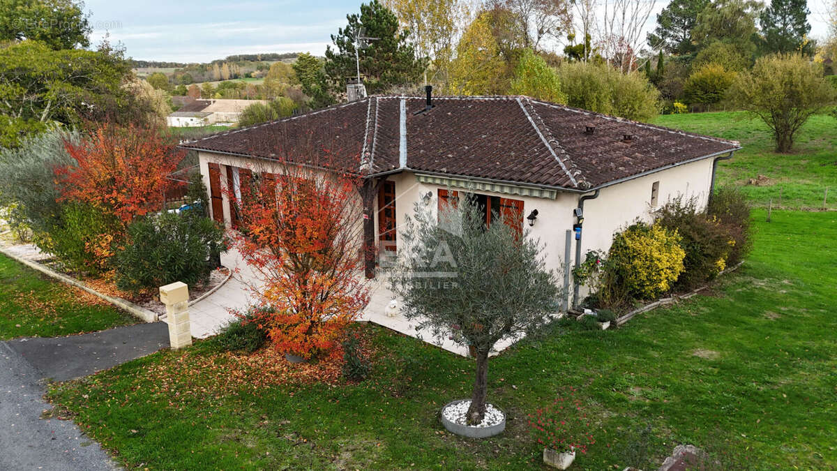 Maison à FOUGUEYROLLES