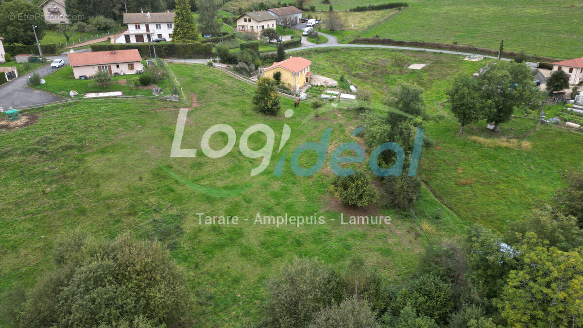 Terrain à POULE-LES-ECHARMEAUX