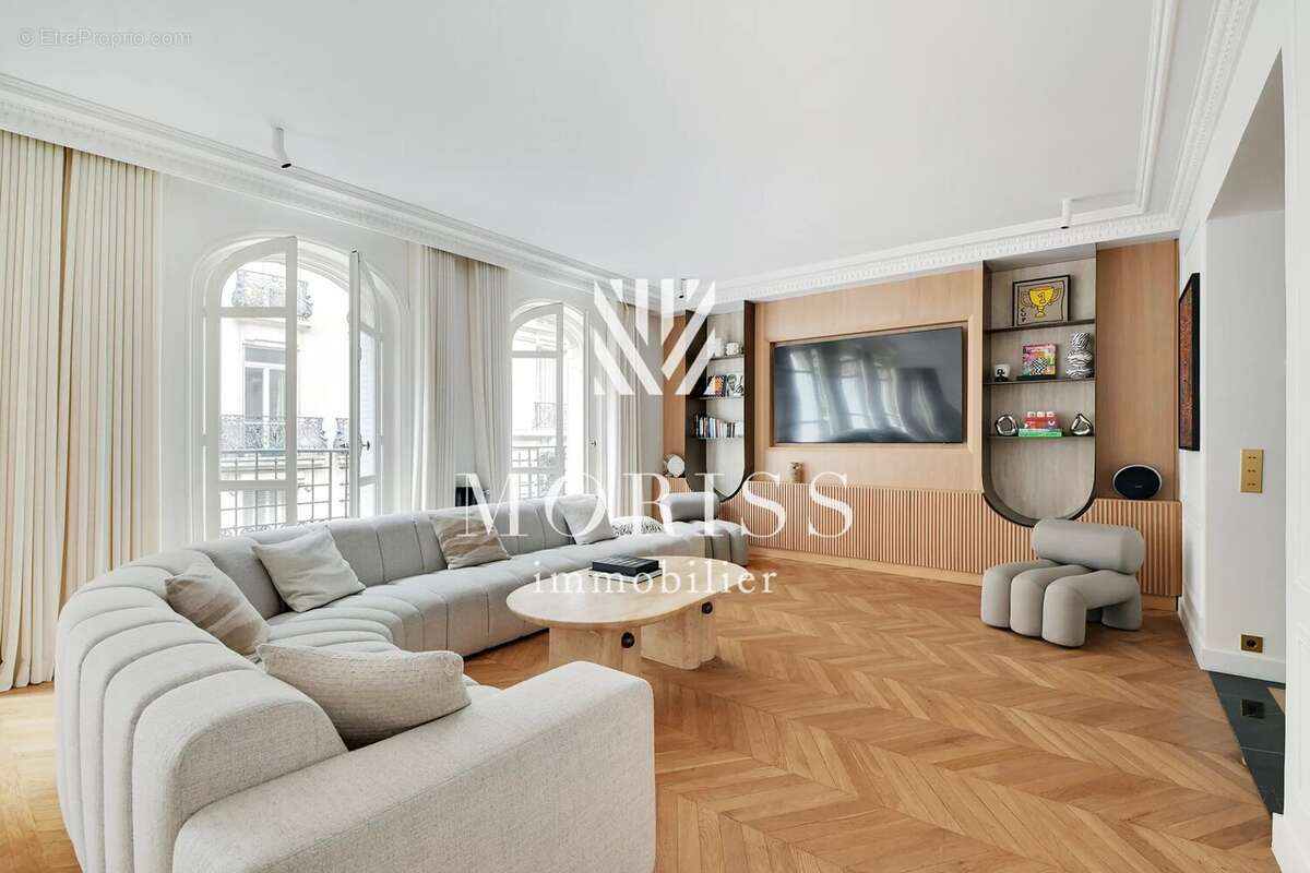 Appartement à PARIS-16E