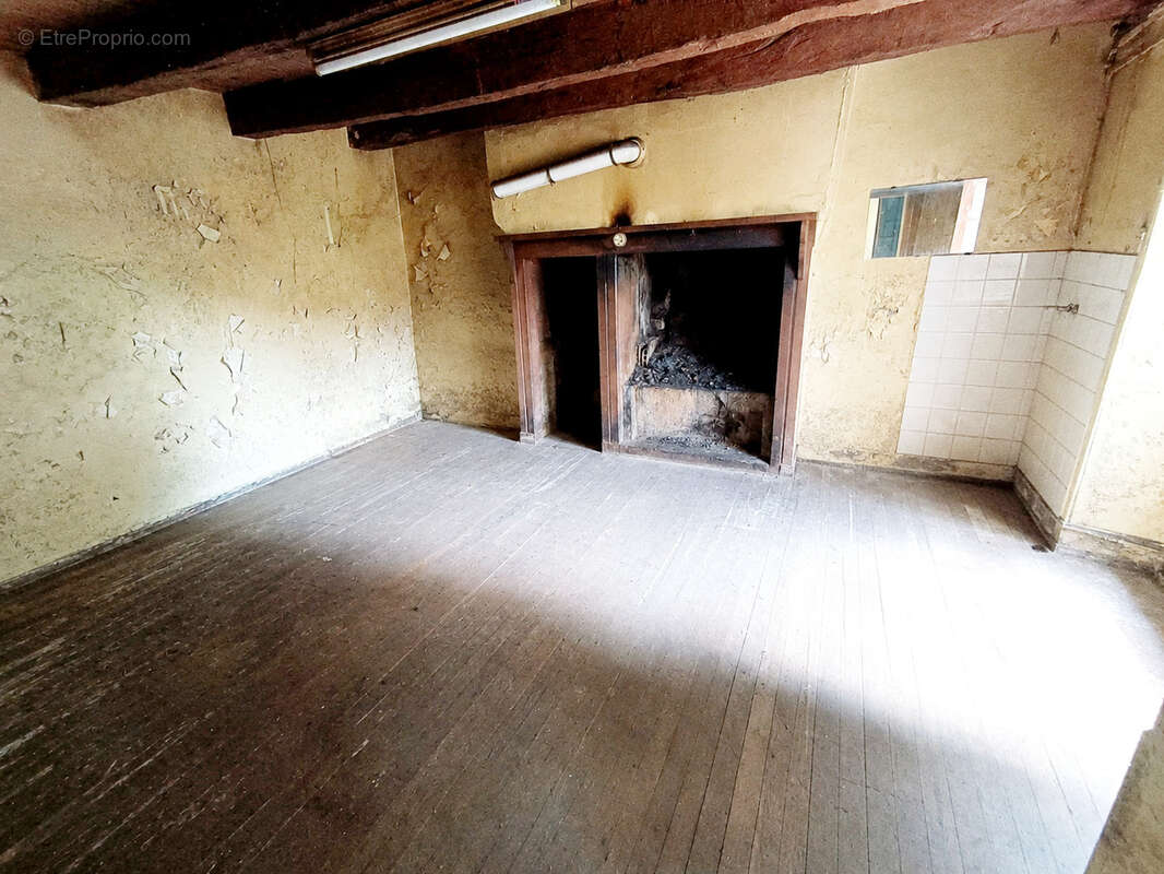 Maison 3 pièces 110 m2 à rénover. - photo 2