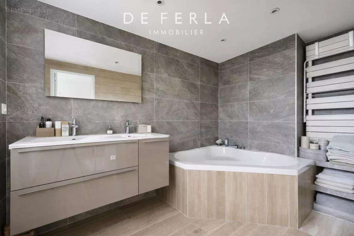 Appartement à PARIS-15E