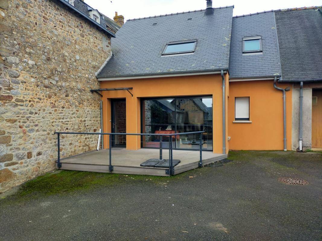 Maison à VILLAINES-LA-JUHEL