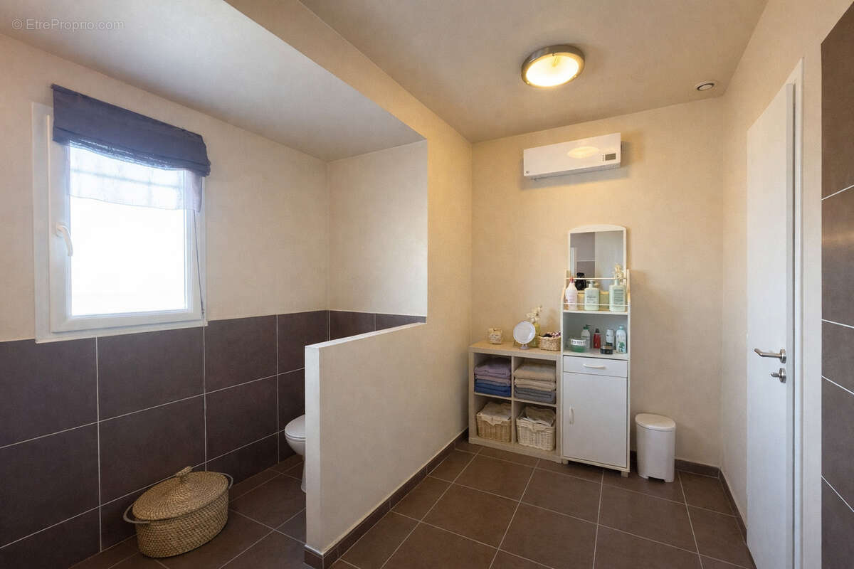 Maison à SAINT-LAURENT-DE-LA-SALANQUE